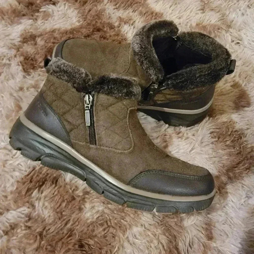 Sketchers Women's brown faux fur trim ankle boots size 9.5 pre-owned